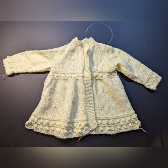 Handknit baby sweater - Picture 1 of 3